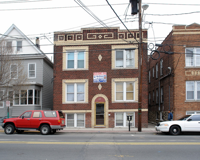 86 Anderson Ave in Fairview, NJ - Foto de edificio - Building Photo