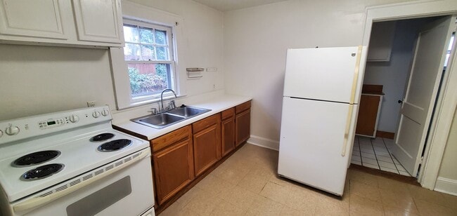 2407 Spring Garden St in Greensboro, NC - Building Photo - Building Photo