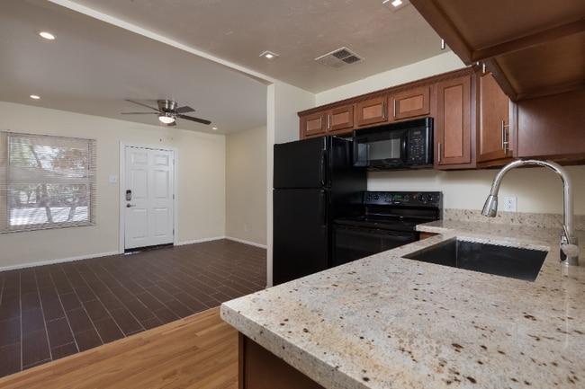 property at 1646 E Indianola Ave