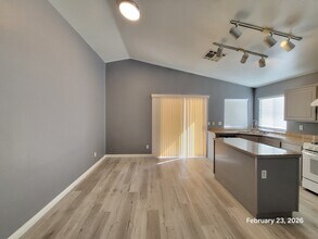 5823 Stoneborough St in Las Vegas, NV - Building Photo - Building Photo
