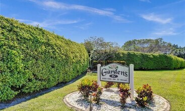 2210 SW 92nd Ter in Davie, FL - Building Photo - Building Photo