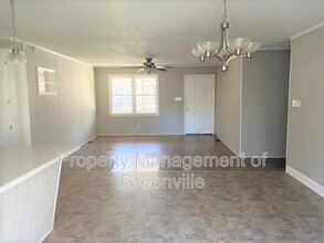 1071 Lightwood Knot Rd in Woodruff, SC - Foto de edificio - Building Photo