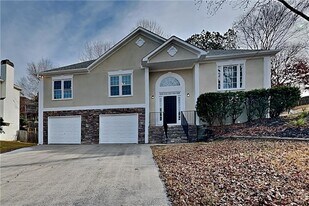 411 Saddle Brooke Dr in Dallas, GA - Building Photo