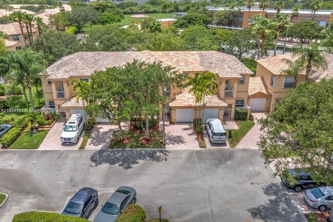 858 NW 170th Terrace in Pembroke Pines, FL - Building Photo - Building Photo