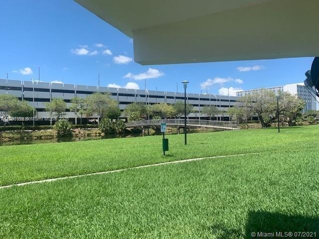 7420 SW 82nd St in Miami, FL - Building Photo - Building Photo