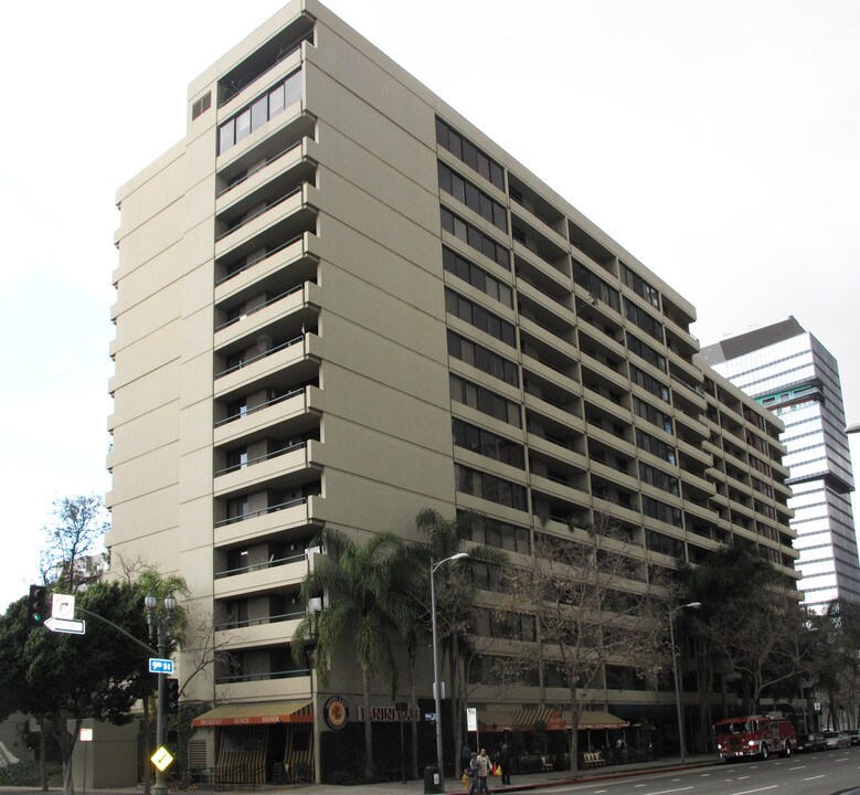 Market Lofts Condominiums in Los Angeles, CA - Foto de edificio