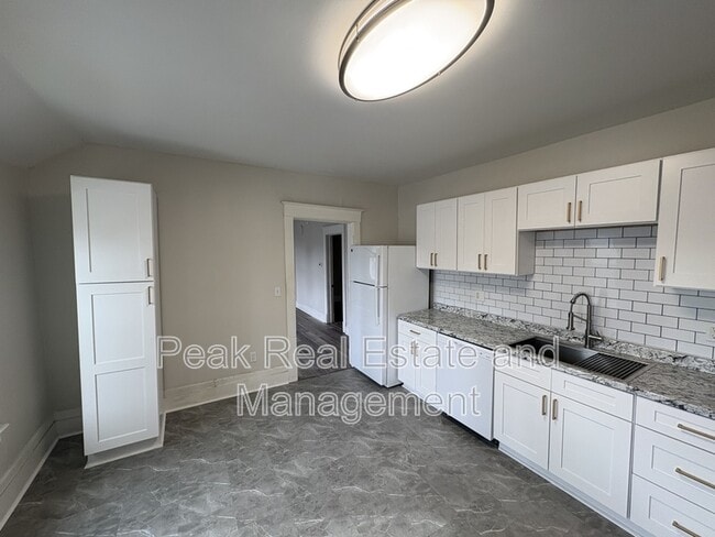 744 Oakland Ave SW in Grand Rapids, MI - Building Photo - Building Photo