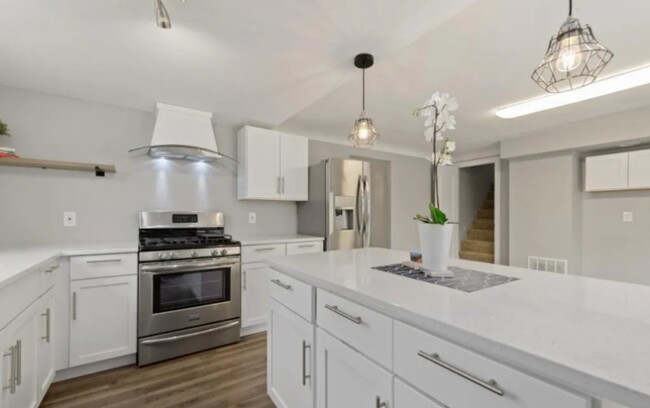 2677 17th Ave E in North St. Paul, MN - Foto de edificio - Building Photo