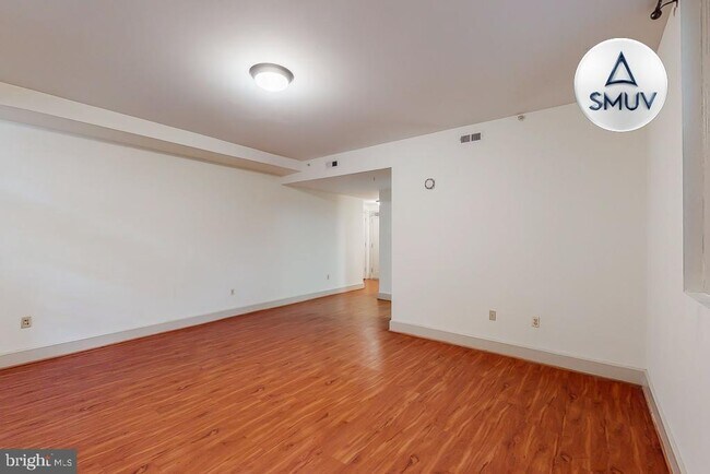 11 E Chase St in Baltimore, MD - Building Photo - Building Photo