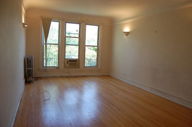 2904 N Damen Ave in Chicago, IL - Foto de edificio - Building Photo