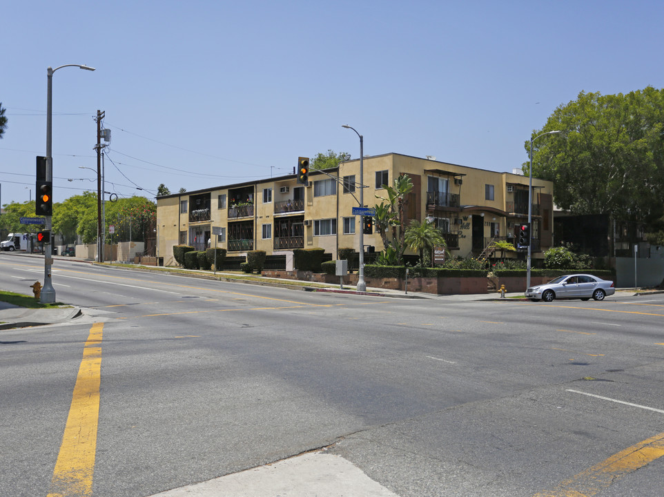 Hill Crest in Los Angeles, CA - Building Photo