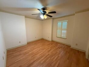 10706 International Blvd in Laredo, TX - Foto de edificio - Building Photo