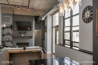 758 N Larrabee St-Unit -CUSTOM 1 BD PENTHOUS in Chicago, IL - Building Photo - Building Photo