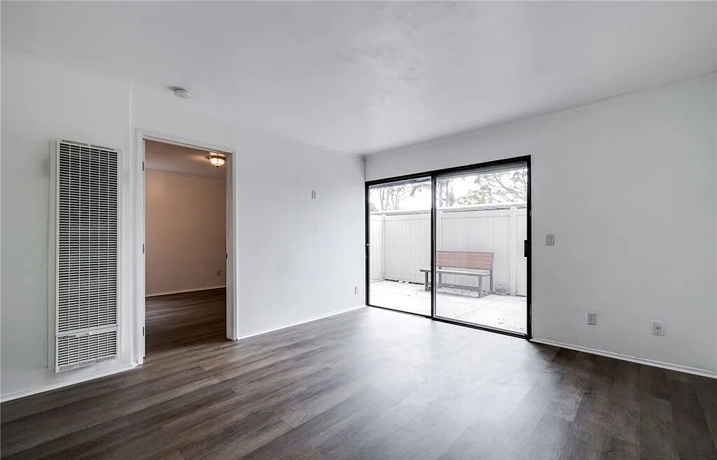 215 Wichita Ave in Huntington Beach, CA - Building Photo