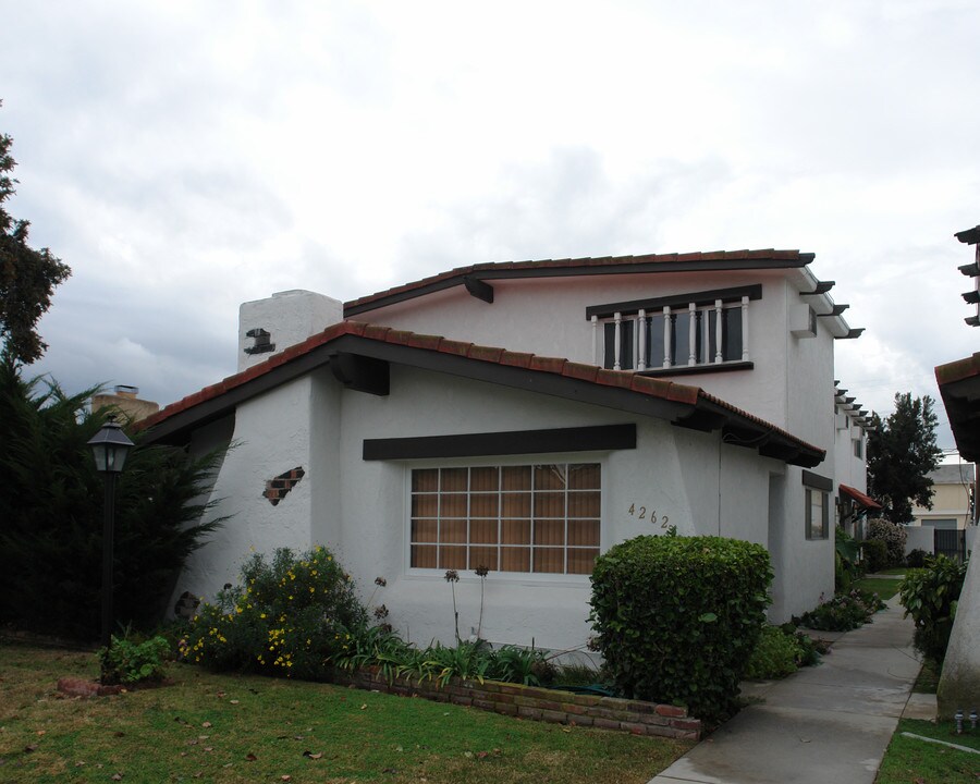 4262 Howard Ave in Los Alamitos, CA - Foto de edificio