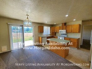 655 W Waterbury Dr in Meridian, ID - Building Photo - Building Photo