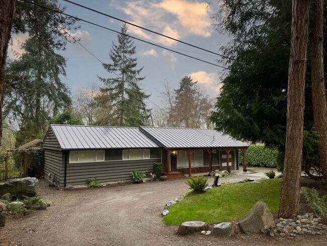 18935 Marine View Dr SW in Normandy Park, WA - Building Photo - Building Photo