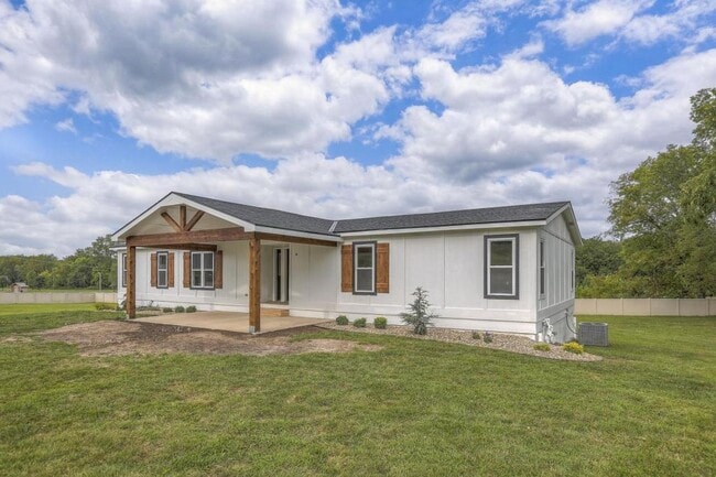 19990 Interurban Rd in Camden Point, MO - Building Photo - Building Photo