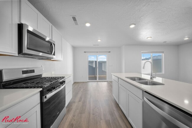 1868 S Wolverine Way in Washington, UT - Building Photo - Building Photo