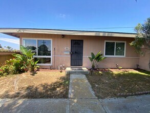 4863-4865 Coconino Way in San Diego, CA - Building Photo - Building Photo