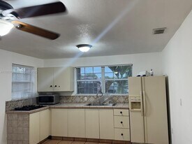 4610 SW 116th Ave in Miami, FL - Building Photo