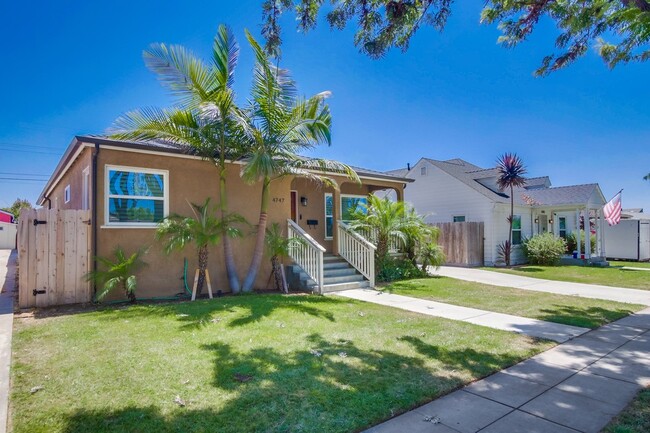 4747 Rolando Blvd in San Diego, CA - Building Photo - Building Photo