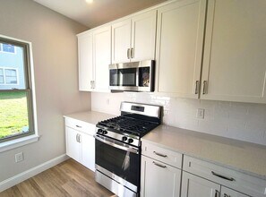 34-34 W Vly Cir in West Warwick, RI - Building Photo - Building Photo
