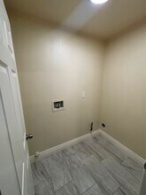 1229 1/2 W Gage Ave in Los Angeles, CA - Foto de edificio - Building Photo