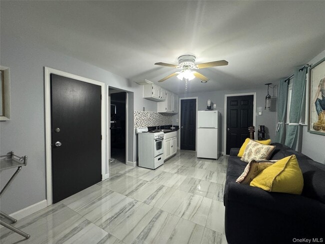 6A James St in Huntington Station, NY - Building Photo - Building Photo