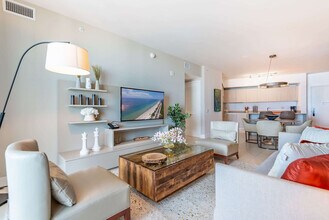 4111 S Ocean Dr in Hollywood, FL - Building Photo - Building Photo