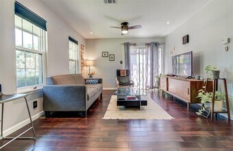 807 Hill Wood Dr in Austin, TX - Building Photo - Building Photo