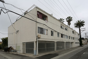 418 S Palm Dr in Beverly Hills, CA - Building Photo - Building Photo