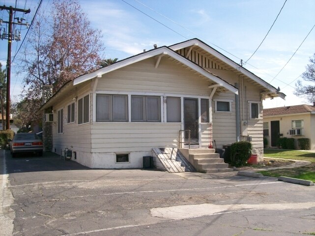 121-127 N Pennsylvania Ave in Glendora, CA - Building Photo - Building Photo