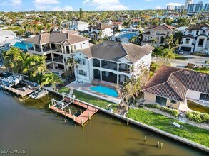 405 Tradewinds Ave in Naples, FL - Foto de edificio - Building Photo