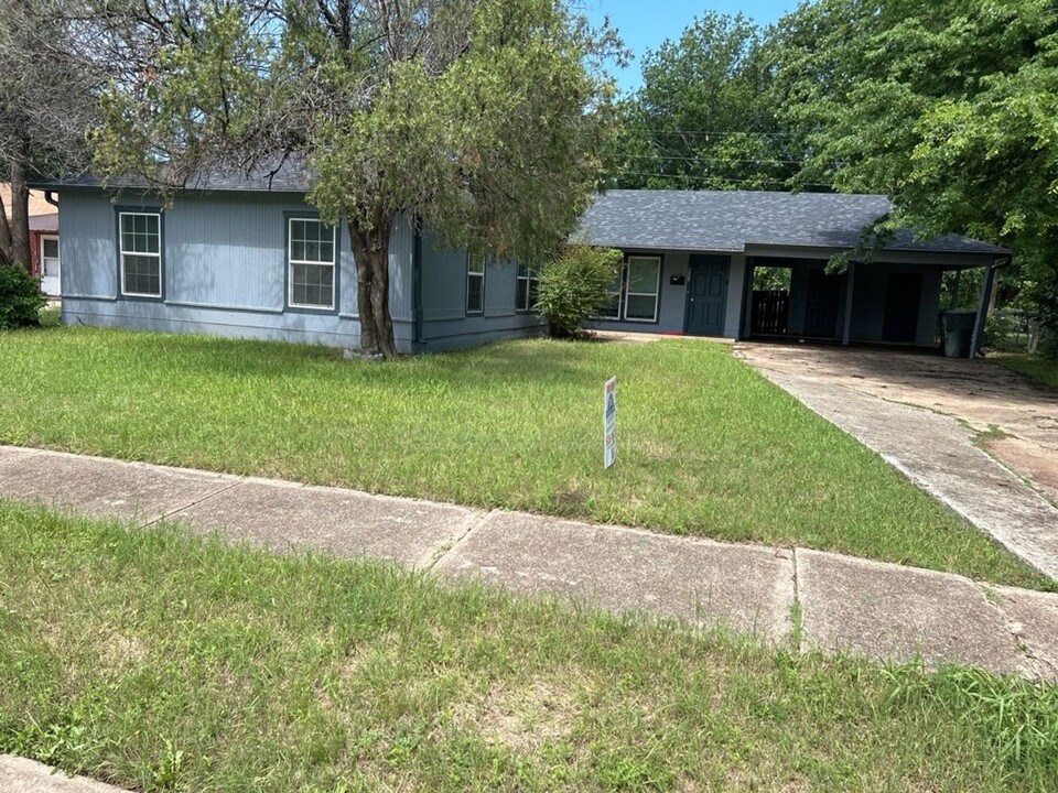 1109-1111 Jacqueline St in Killeen, TX - Building Photo