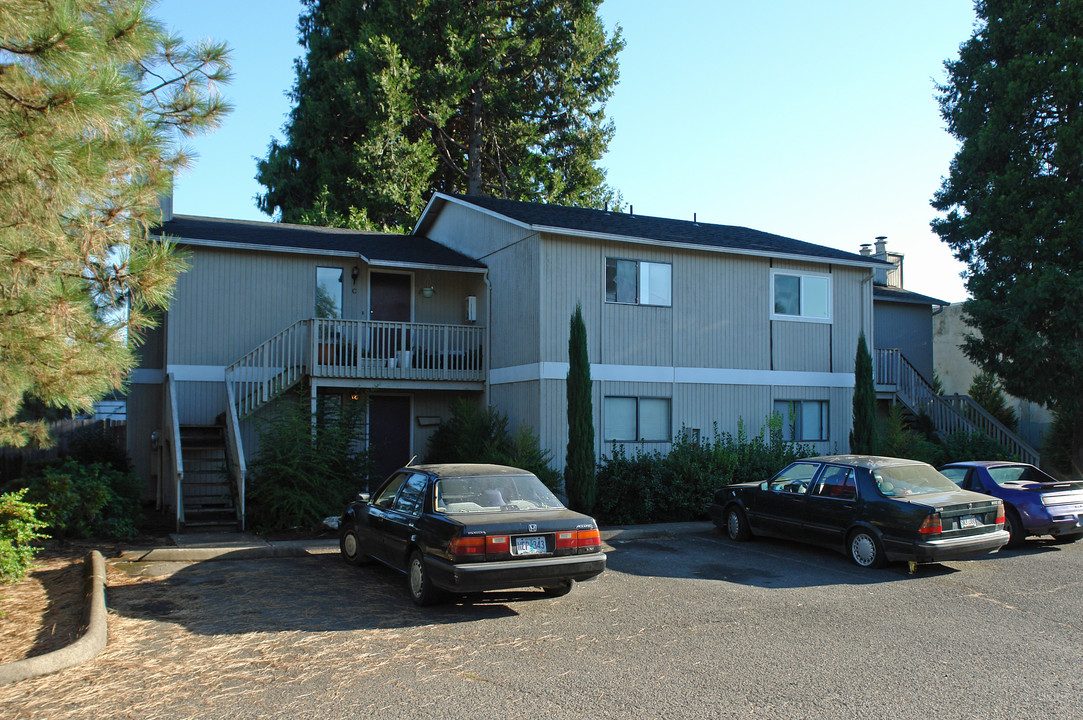 165-187 43rd St in Springfield, OR - Building Photo