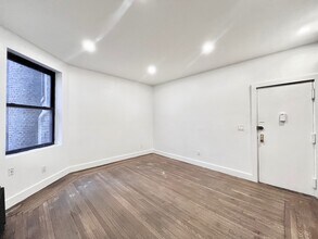 45 Tiemann Pl in New York, NY - Foto de edificio - Building Photo