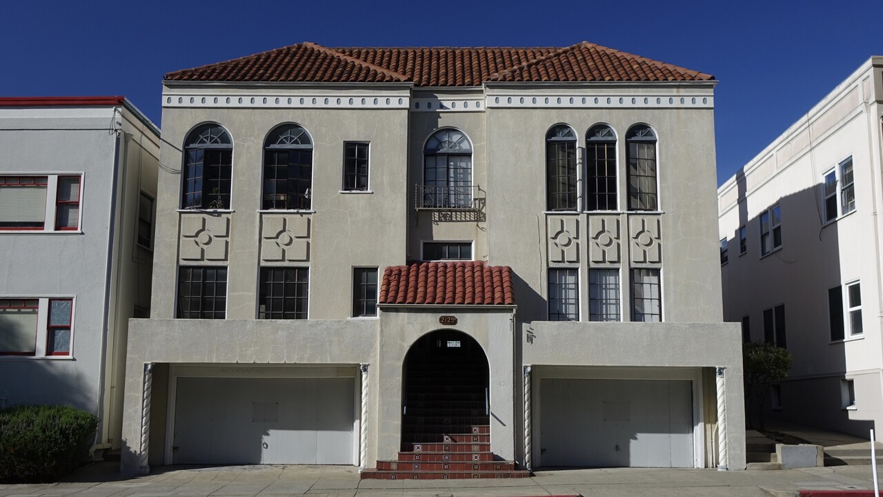 2125 Hearst Ave in Berkeley, CA - Building Photo