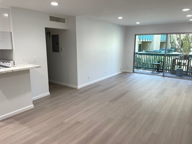 576 N Bellflower Blvd, Unit 130 in Long Beach, CA - Foto de edificio - Building Photo