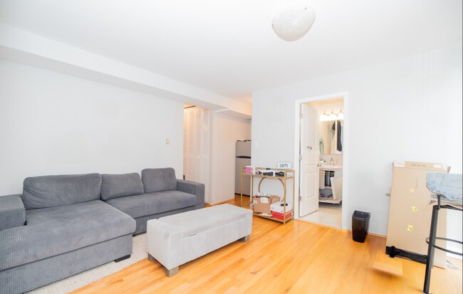 2201 N Cleveland Ave, Unit 405 in Chicago, IL - Building Photo - Building Photo