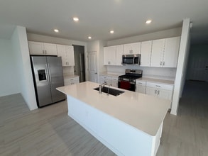 2376 Lanier Rd in Zephyrhills, FL - Foto de edificio - Building Photo