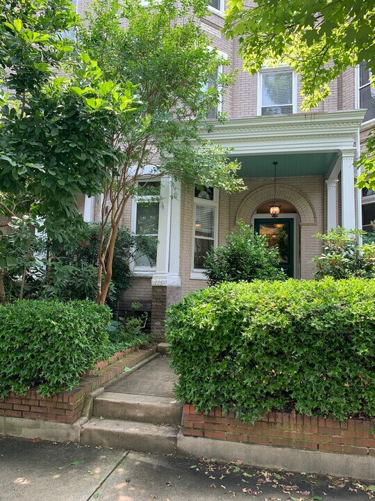 1617 W Grace St in Richmond, VA - Building Photo