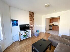 878 Huntington Ave, Unit 2 in Boston, MA - Building Photo