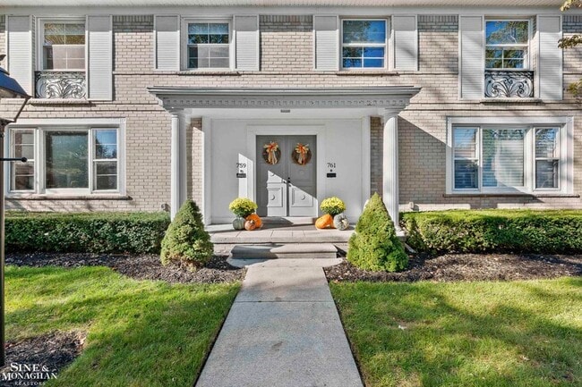 759 Harcourt Rd in Grosse Pointe Park, MI - Foto de edificio - Building Photo