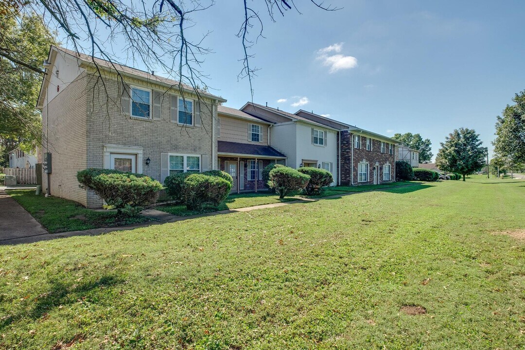 1301 Neelys Bend Rd in Nashville, TN - Building Photo