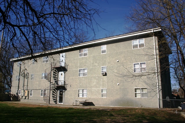 307 W Elm St in Jefferson City, MO - Building Photo