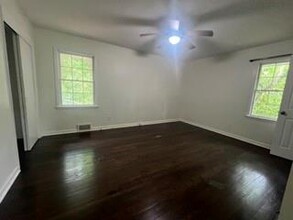 2032 S Akin Dr in Atlanta, GA - Building Photo - Building Photo
