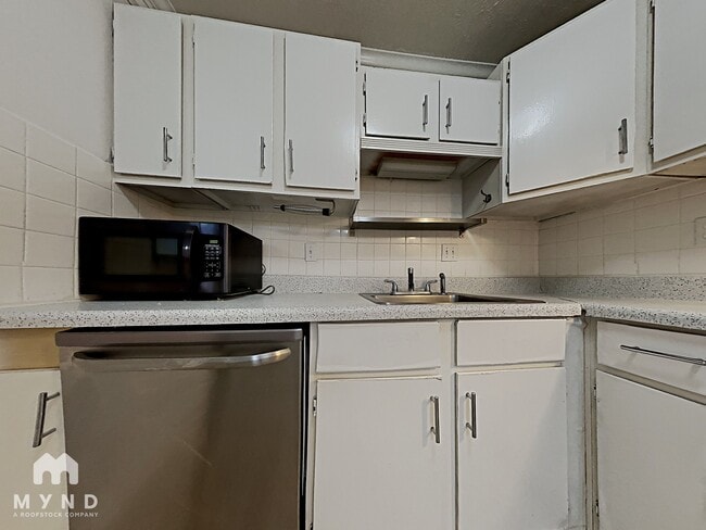 7992 Shady Oak Trail in Charlotte, NC - Building Photo - Building Photo