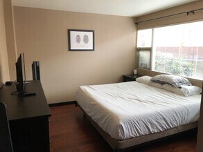 2333 W Plymouth St, Unit #2 in Seattle, WA - Foto de edificio - Building Photo