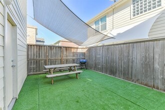 11307 Main Holly Dr in Houston, TX - Building Photo - Building Photo